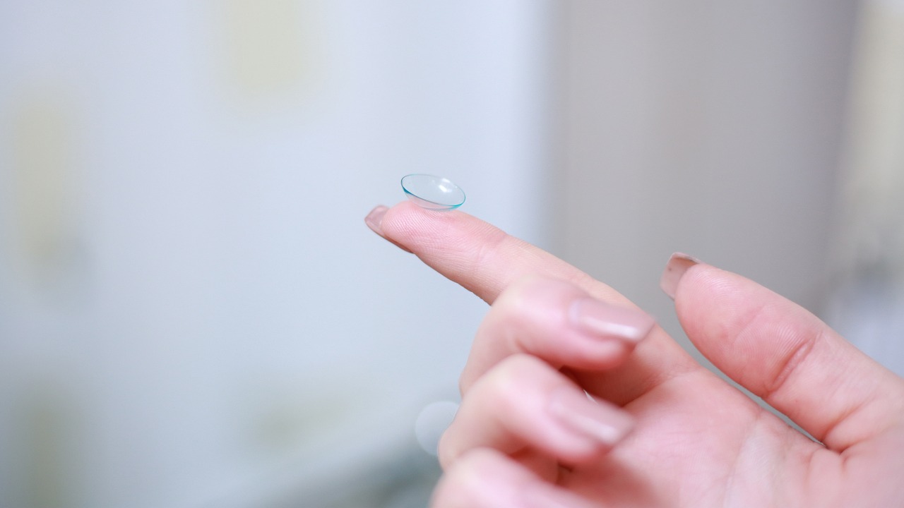 Are Astigmatism Contact Lenses Uncomfortable?